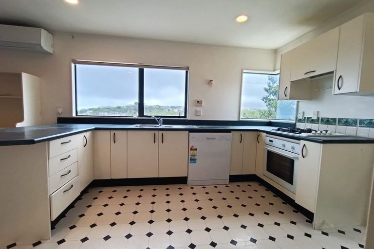 Photo of property in 21 Ladbrooke Drive, Newlands, Wellington, 6037