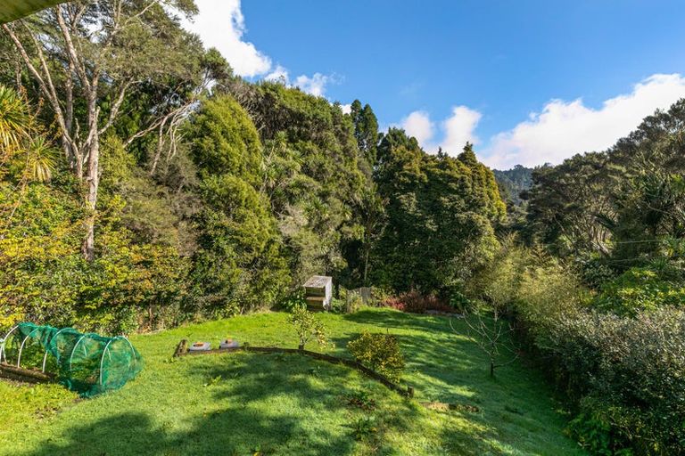 Photo of property in 1/757 West Coast Road, Oratia, Auckland, 0604