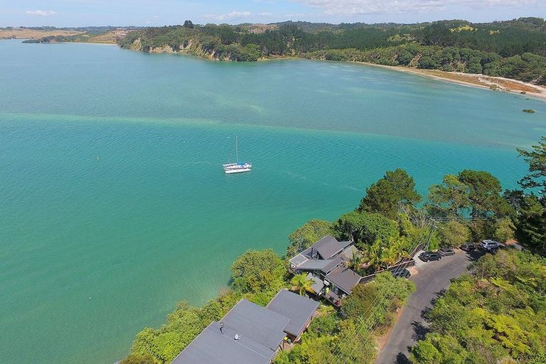Photo of property in 254 Wade River Road, Wade Heads, Whangaparaoa, 0932