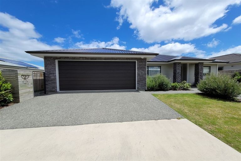 Photo of property in 9 Henrietta Maxwell Grove, Wainuiomata, Lower Hutt, 5014