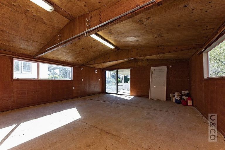 Photo of property in 231 Waitakere Road, Taupaki, Henderson, 0782