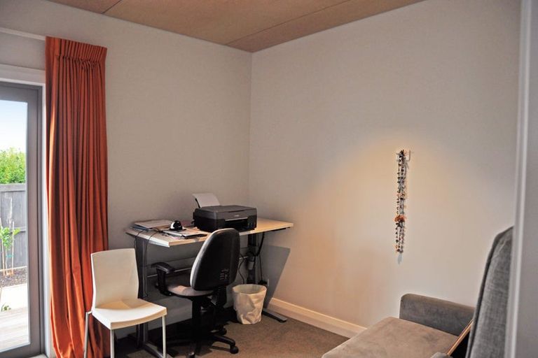 Photo of property in 52 Sandpiper Avenue, Point Wells, 0986