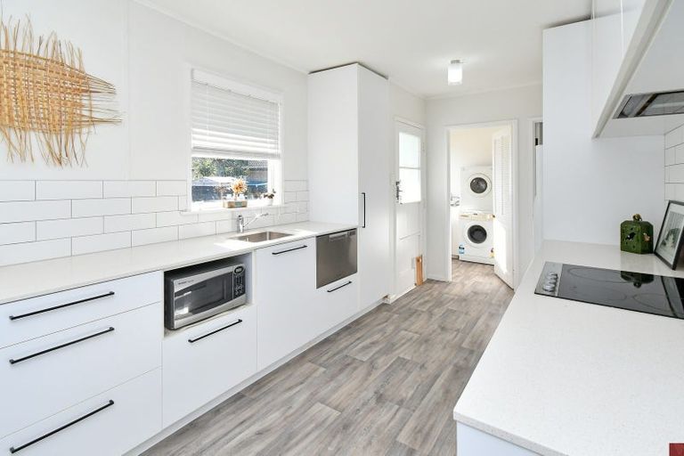 Photo of property in 5 Grimshaw Place, Henderson, Auckland, 0612