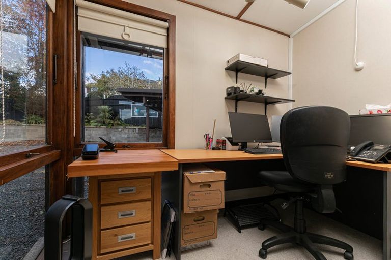 Photo of property in 15 Fairlea Road, Te Atatu South, Auckland, 0610