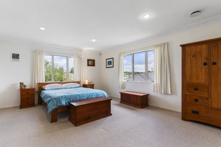 Photo of property in 64 Whitford Road, Botany Downs, Auckland, 2014