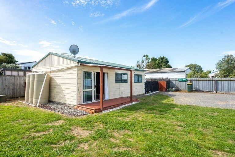 Photo of property in 6 Mavis Avenue, Waikawa Beach, Levin, 5573