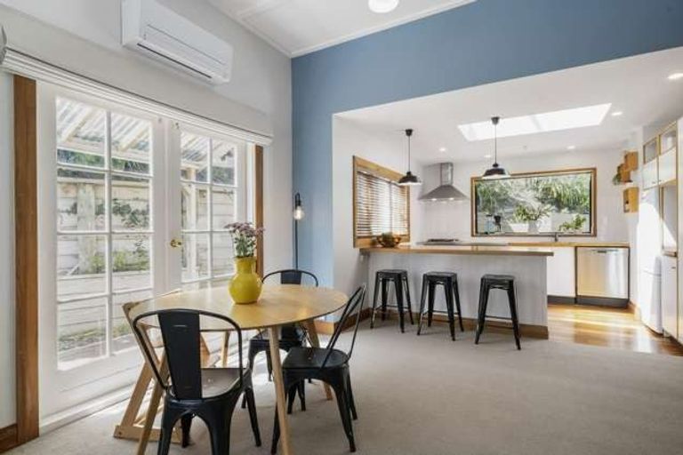 Photo of property in 247 Muritai Road, Eastbourne, Lower Hutt, 5013