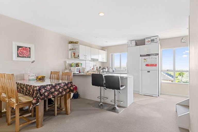 Photo of property in 3/57 Gladstone Road, Northcote, Auckland, 0627