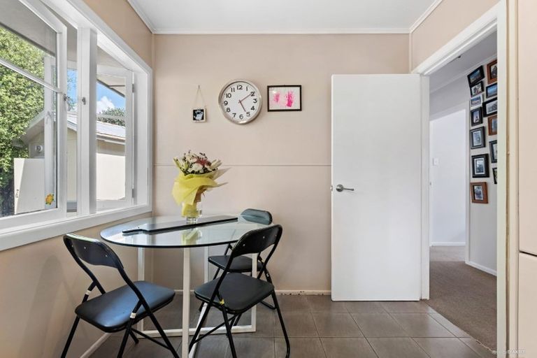 Photo of property in 18 Alma Street, Te Atatu South, Auckland, 0610