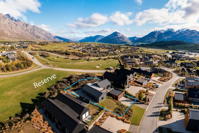 Photo of property in 10 Falconer Rise, Jacks Point, Queenstown, 9371