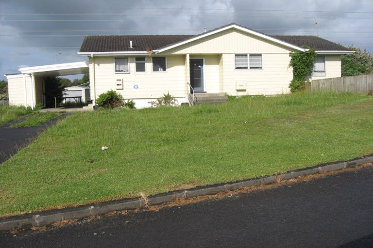 Photo of property in 4 Dumas Place, Rosehill, Papakura, 2113
