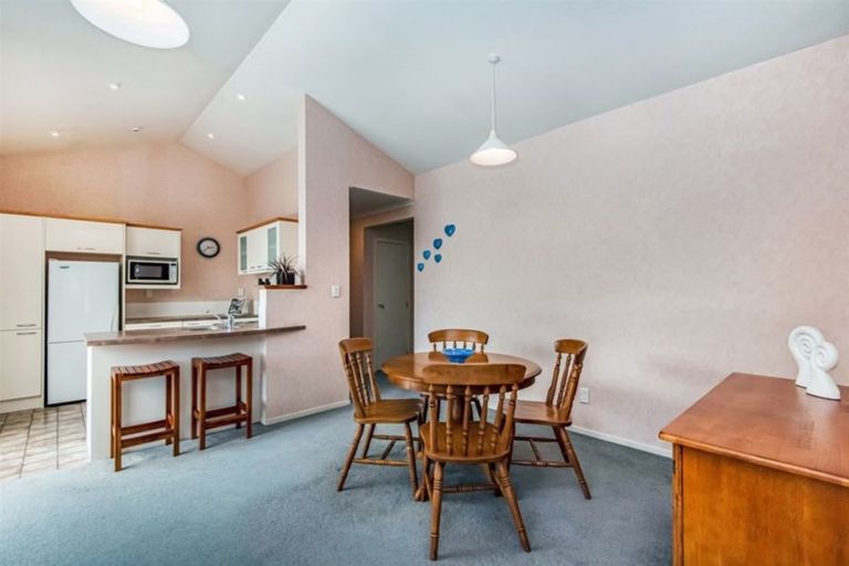 Photo of property in 7 Cinnabar Place, Westgate, Auckland, 0614