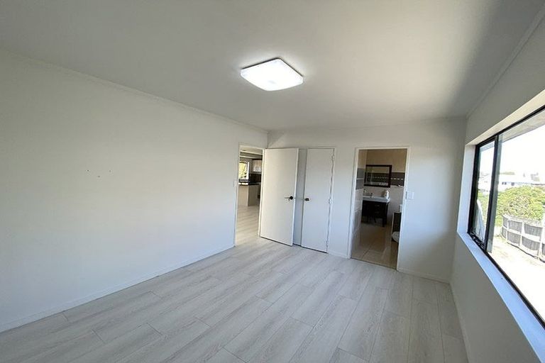 Photo of property in 49 Gosford Drive, Botany Downs, Auckland, 2010