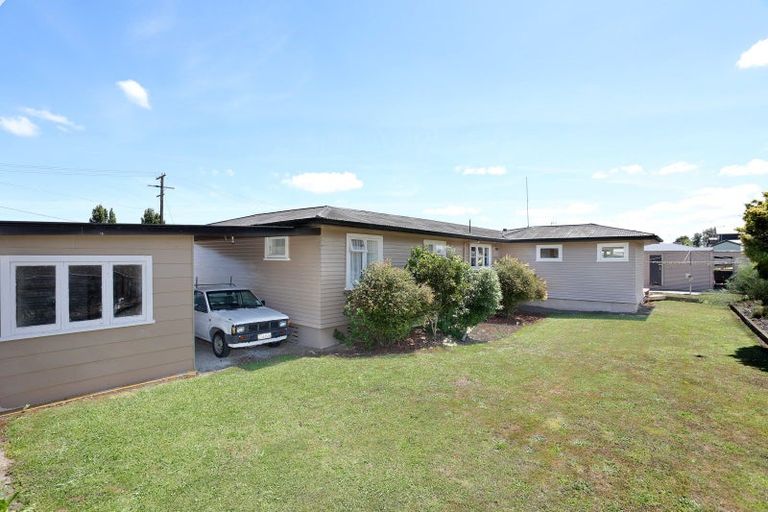 Photo of property in 19 Ingham Street, Halcombe, Feilding, 4779
