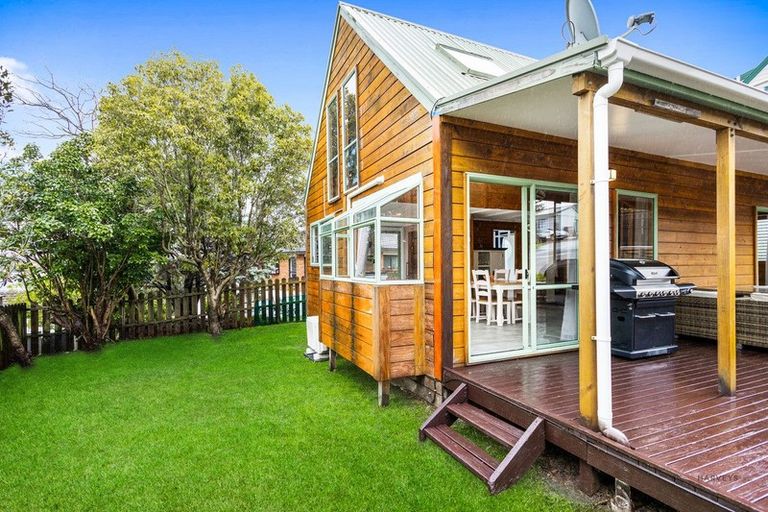 Photo of property in 9a Madigan Place, Glendene, Auckland, 0602