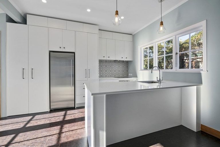 Photo of property in 24 Fitzherbert Street, Alicetown, Lower Hutt, 5010