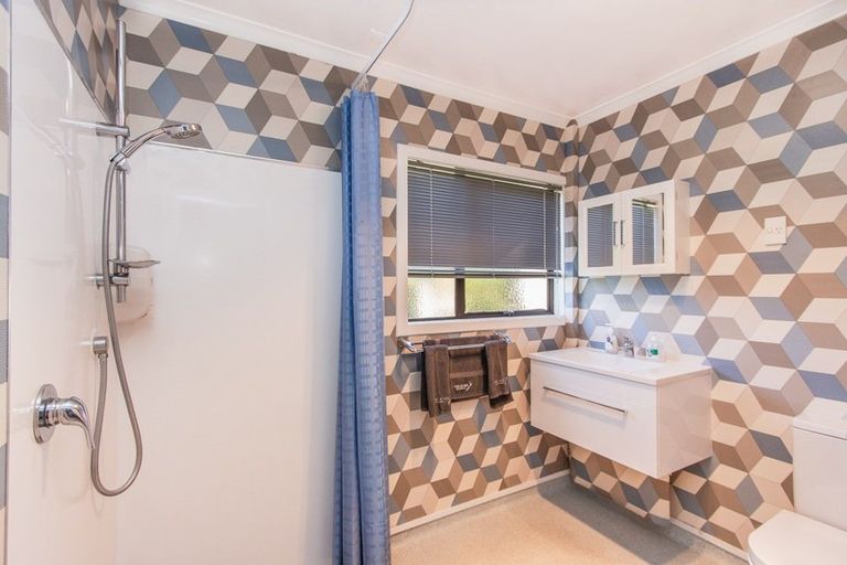 Photo of property in 6 Rinaha Place, Koutu, Rotorua, 3010