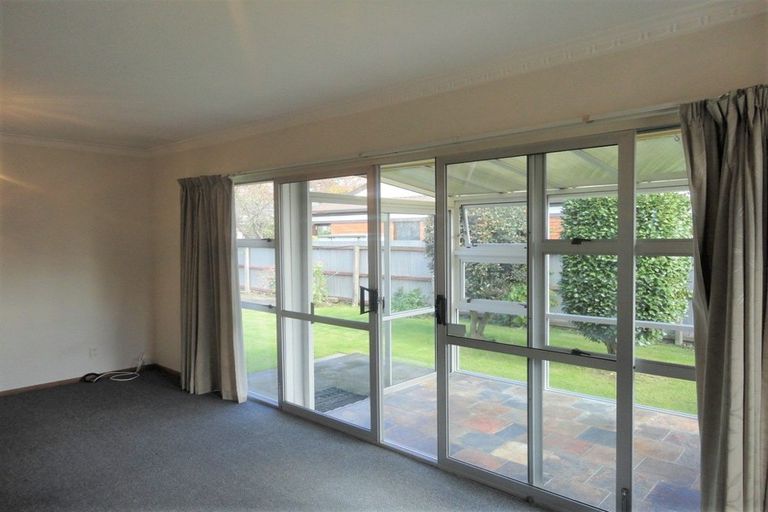 Photo of property in 2/129 Maidstone Road, Ilam, Christchurch, 8041