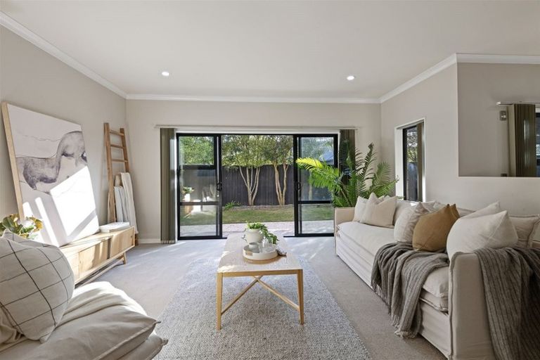 Photo of property in 7 Stoneleigh Green, Parklands, Christchurch, 8083