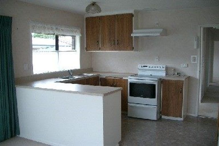 Photo of property in 2/4 Ti Nana Crescent, Henderson, Auckland, 0610