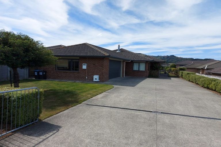 Photo of property in 50 Percy Kinsman Crescent, Riverstone Terraces, Upper Hutt, 5018