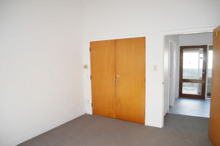 Photo of property in 32 Raekura Place, Redcliffs, Christchurch, 8081