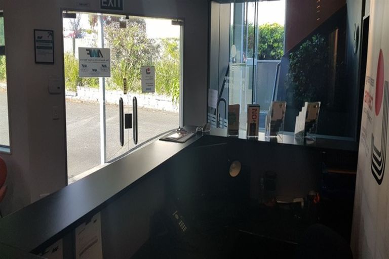 Photo of property in 1/108 Lincoln Road, Henderson, Auckland, 0610