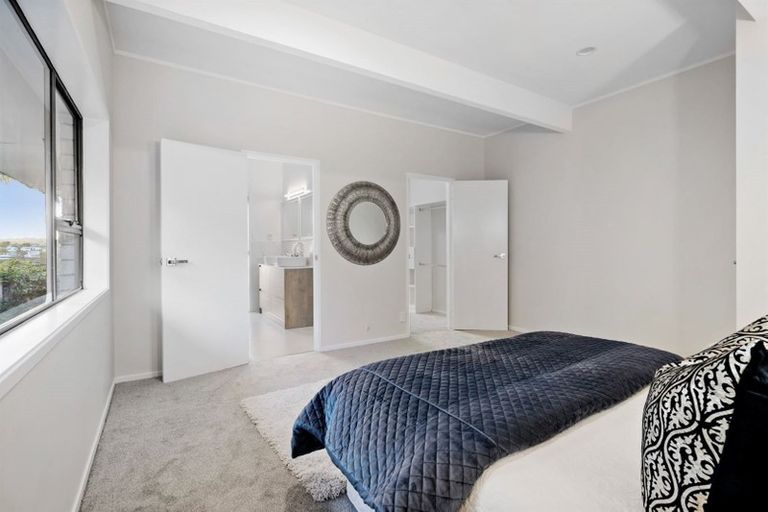 Photo of property in 21a Garadice Road, Rothesay Bay, Auckland, 0630