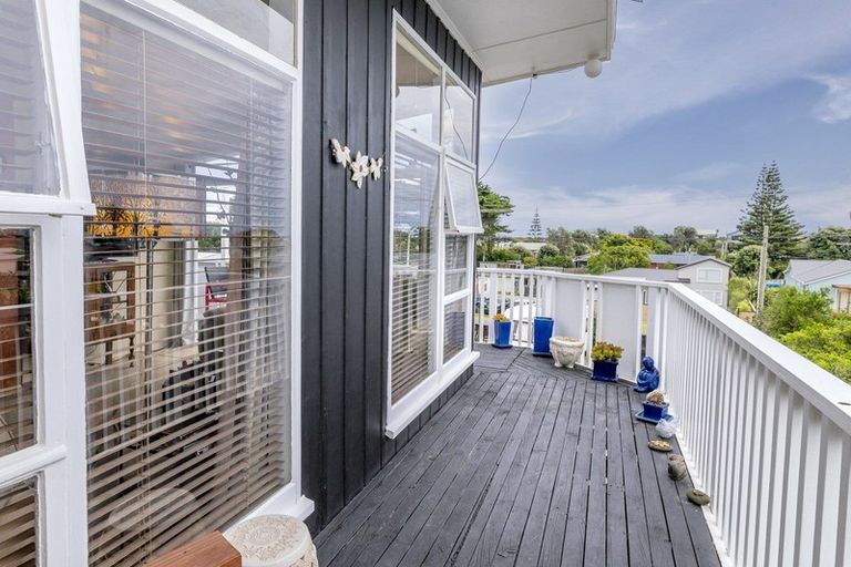 Photo of property in 72 Park Avenue, Waitarere Beach, Levin, 5510