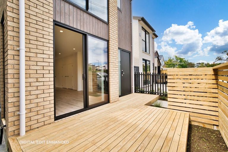 Photo of property in 10 Papai Lane, Massey, Auckland, 0614