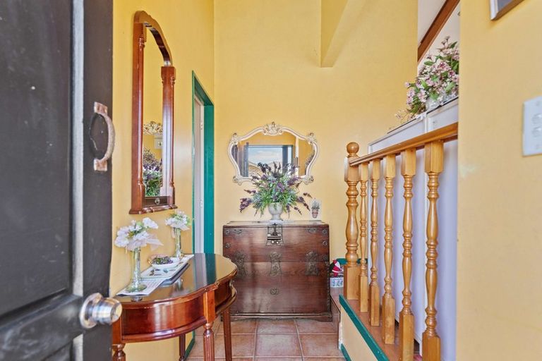 Photo of property in 2/11 Parramatta Place, Botany Downs, Auckland, 2010