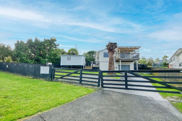 Photo of property in 32 Glenbervie Crescent, Massey, Auckland, 0614