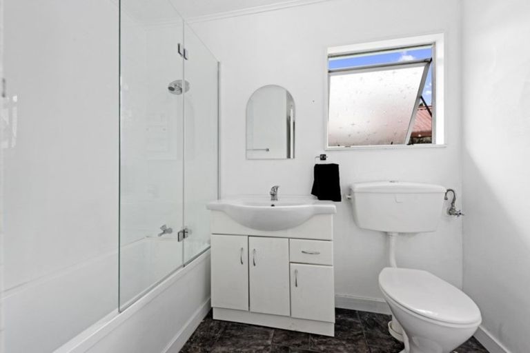 Photo of property in 8 Mokopuna Grove, Stokes Valley, Lower Hutt, 5019