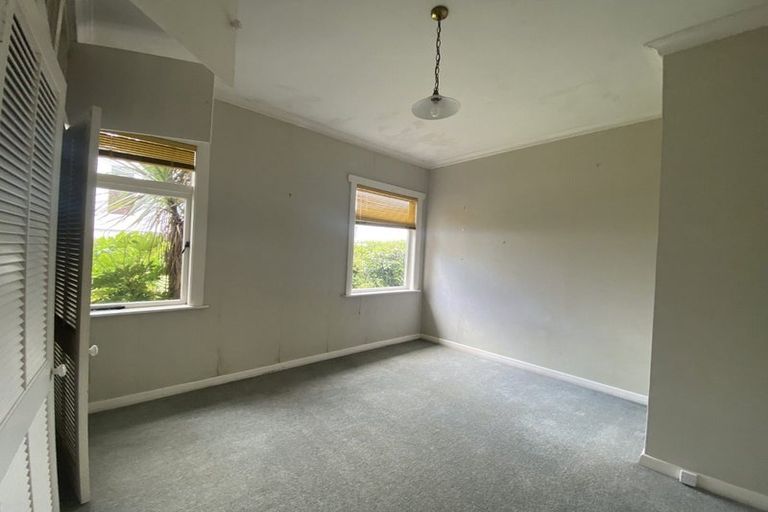 Photo of property in 2 Clifton Road, Waiake, Auckland, 0630