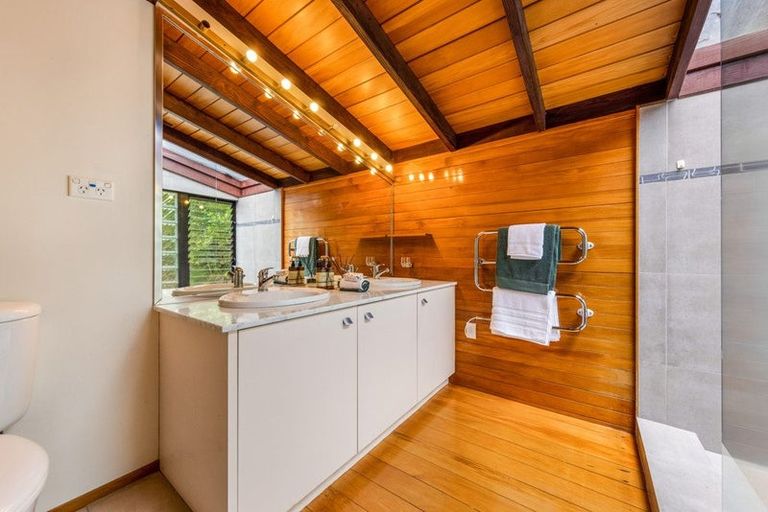 Photo of property in 106 Kowhai Road, Campbells Bay, Auckland, 0630