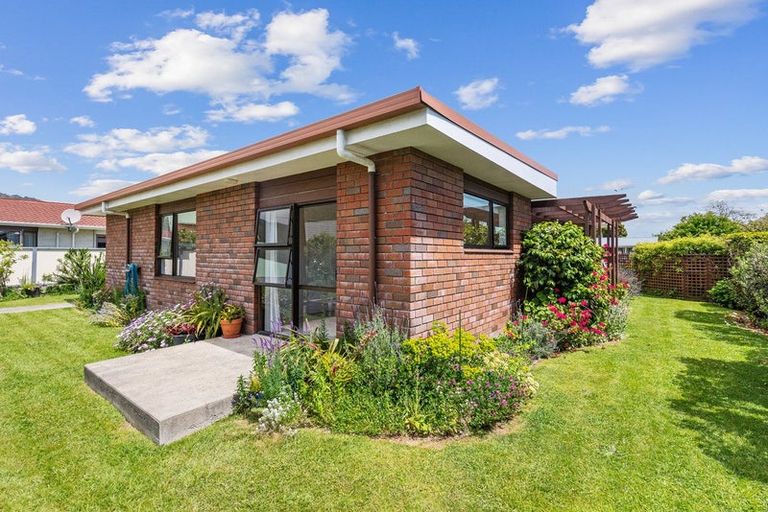 Photo of property in 9 Awanui Drive, Waikanae, 5036