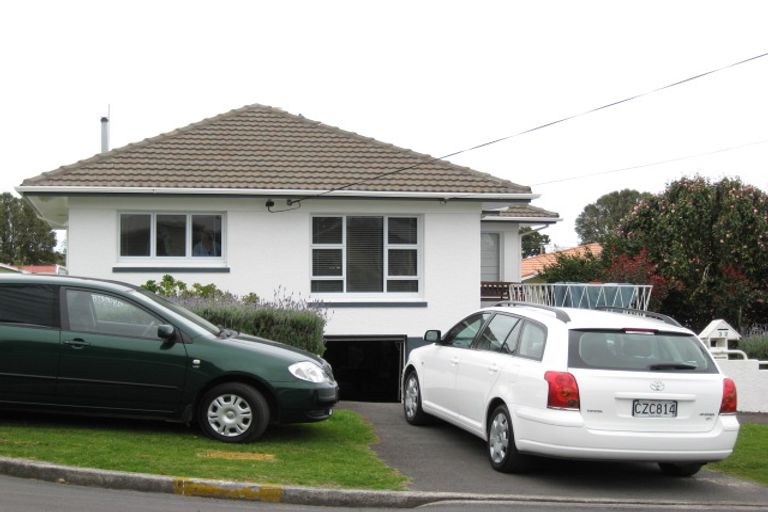Photo of property in 32 Ropiha Street, Fitzroy, New Plymouth, 4312