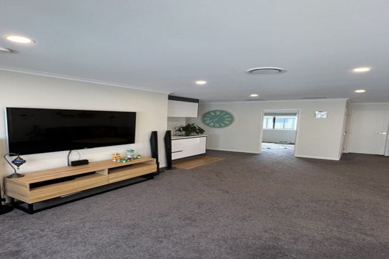 Photo of property in 92 Ksenia Drive, Flat Bush, Auckland, 2019
