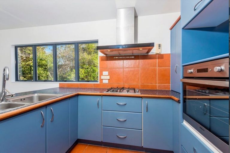 Photo of property in 20a Belleaire Court, West Harbour, Auckland, 0618