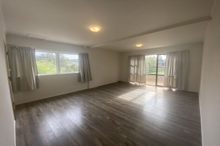 Photo of property in 14 Reynella Drive, Massey, Auckland, 0614