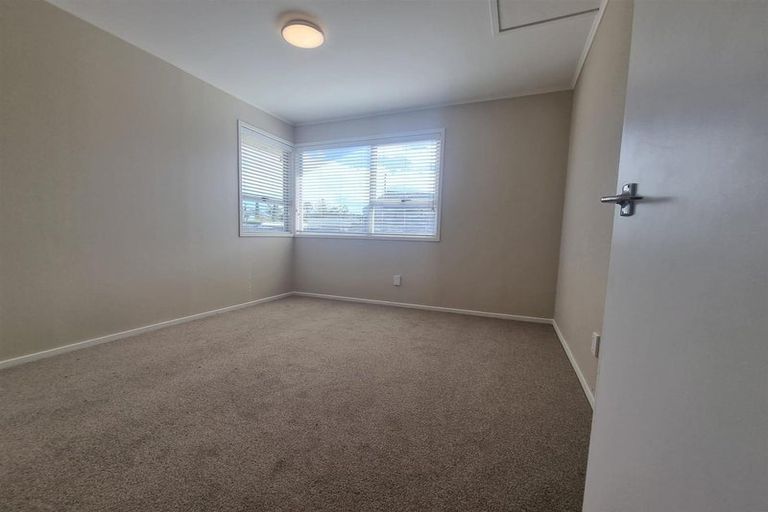 Photo of property in 13 Harmel Road, Glendene, Auckland, 0602