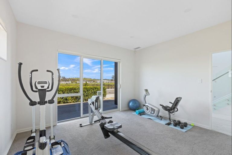 Photo of property in 138 Arran Point Parade, Orewa, 0931