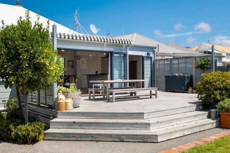 Photo of property in 12 Meeanee Quay, Westshore, Napier, 4110