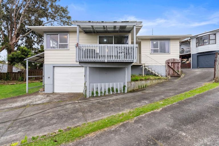 Photo of property in 1/14 Waari Avenue, Sunnyvale, Auckland, 0612