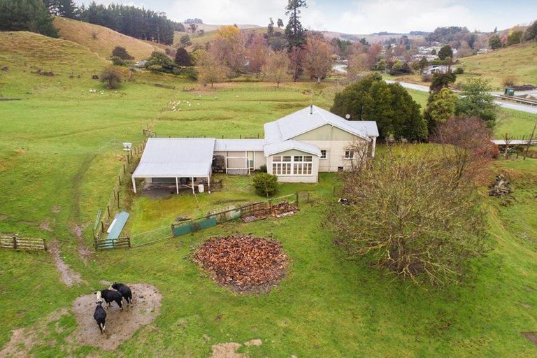 Photo of property in 54/56 Ongo Road, Hunterville, 4730
