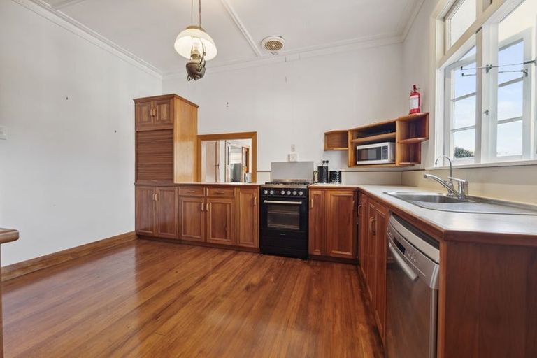 Photo of property in 355 High Street, Hawera, 4610