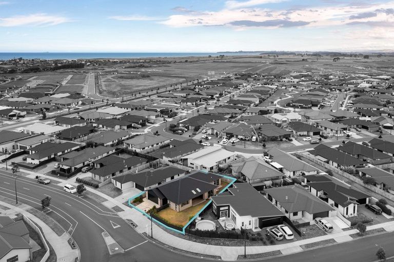 Photo of property in 15 Livingstone Drive, Papamoa Beach, Papamoa, 3118