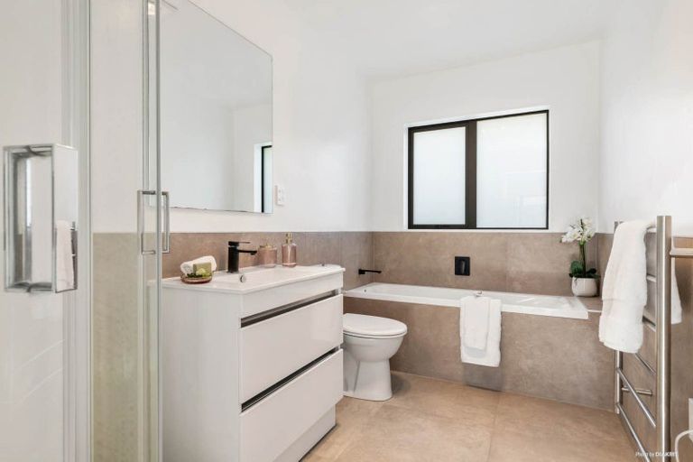 Photo of property in 7 Opouatu Avenue, Glenbrook, 2681