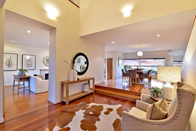 Photo of property in 25 Sylvan Avenue, Northcote, Auckland, 0627