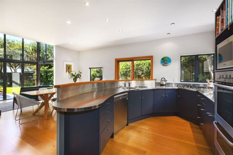 Photo of property in 363 Muritai Road, Eastbourne, Lower Hutt, 5013